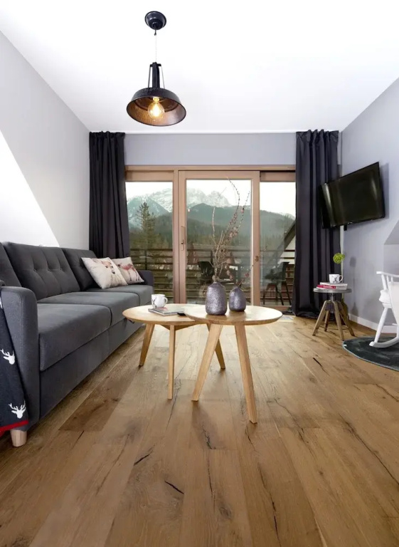 1 Bedroom Apartment with mountain view