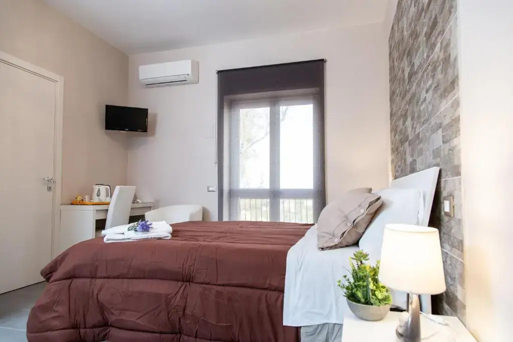 Deluxe Double room with balcony (full double bed)
