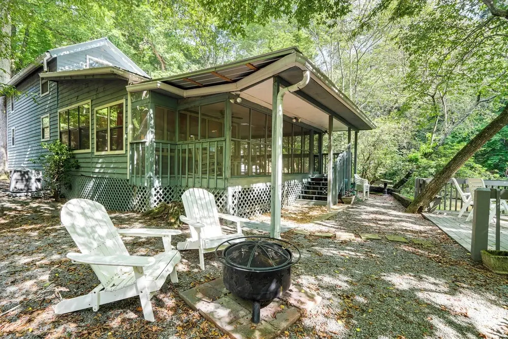Cartecay River Retreat w/ Yard & Screened Porch!