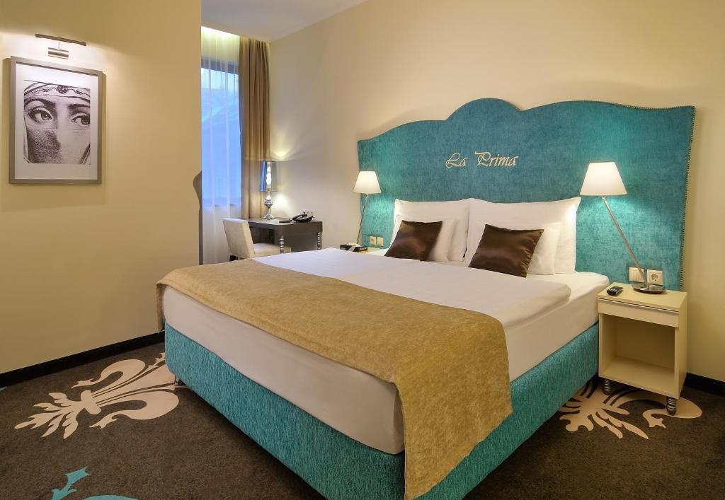 Deluxe Double room (full double bed) (bed type is subject to availability)