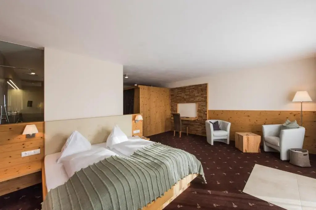 Superior Double room (full double bed)