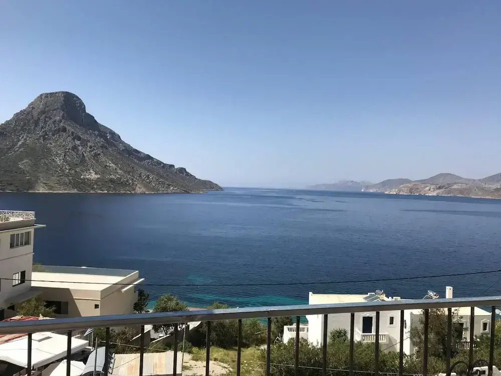 1 Bed - Sleeps 2 - Balcony - Sea View - Parking