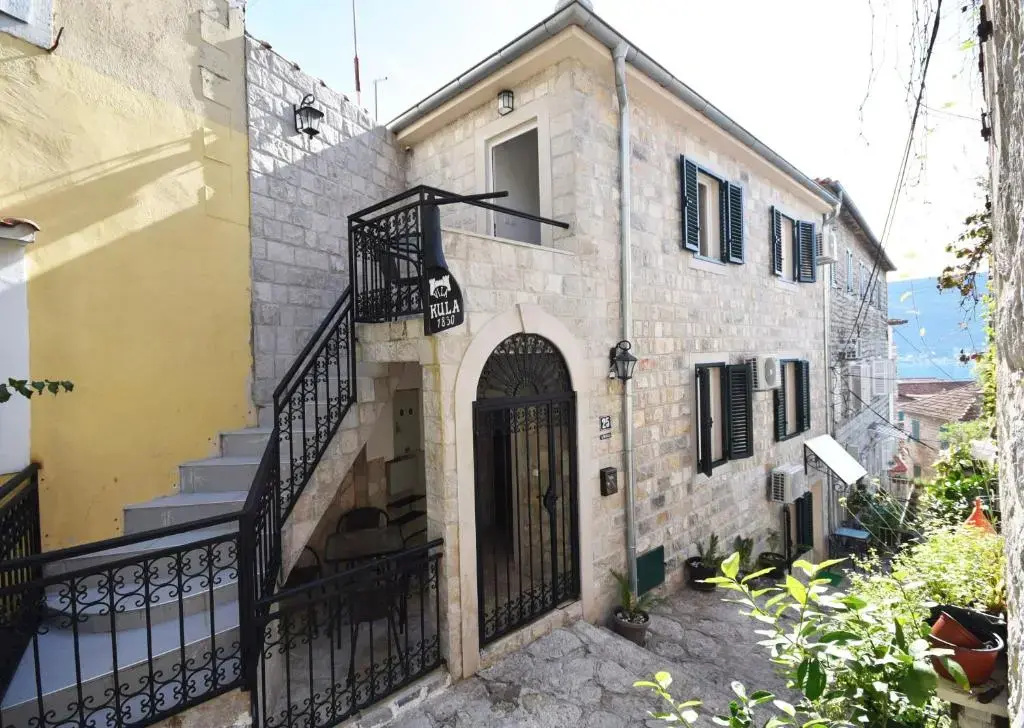 VILA KULA 1830 Apartments