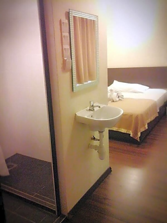 So Hotel