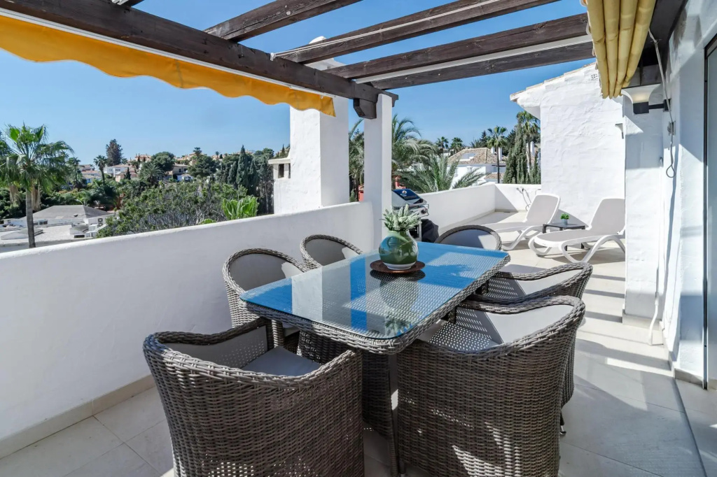 AB4 - vacation home, Marbella by Roomservices