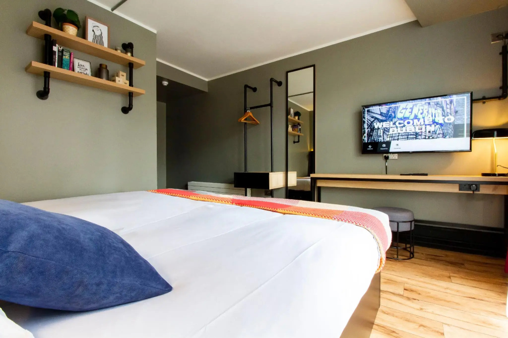 Deluxe Double room (full double bed)