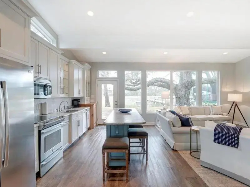 4 Bedrooms Apartment