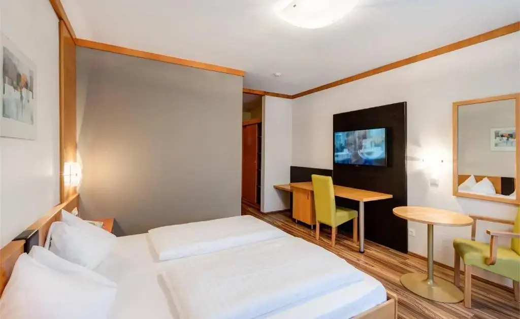 Standard Double room (full double bed)