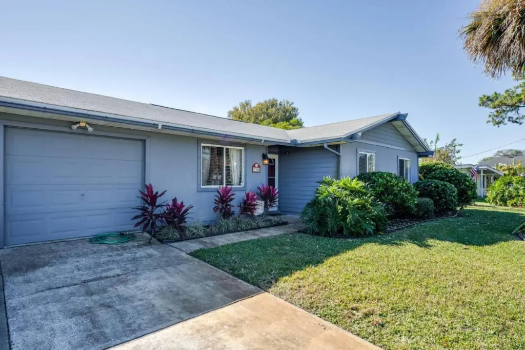 Beach Bungalow 700