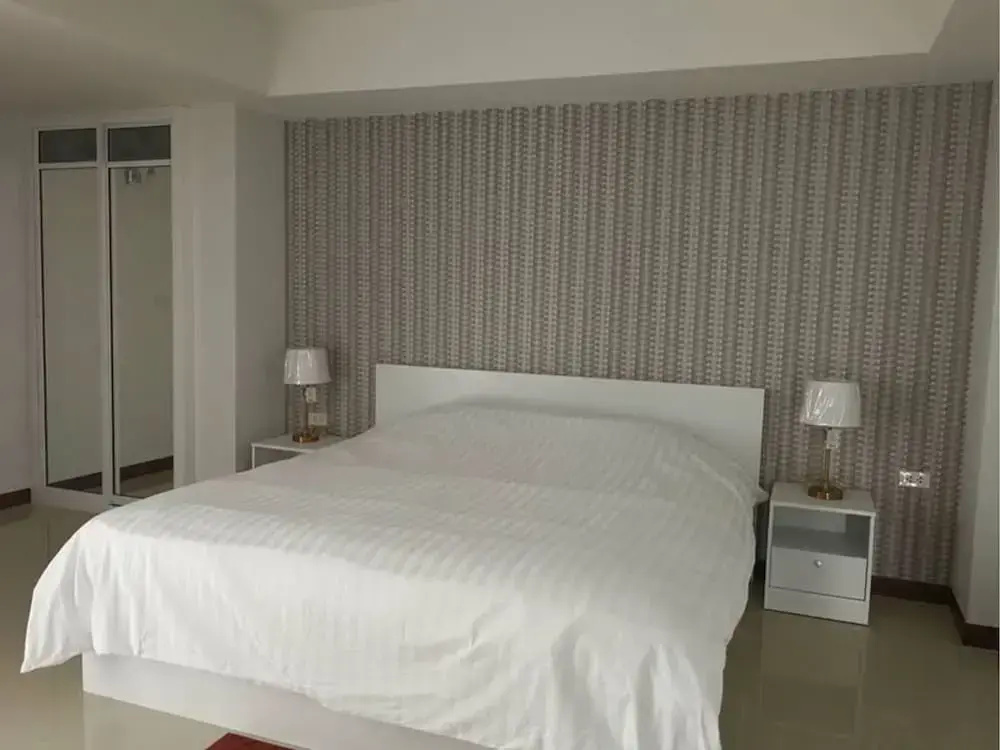 Deluxe Double room (full double bed)