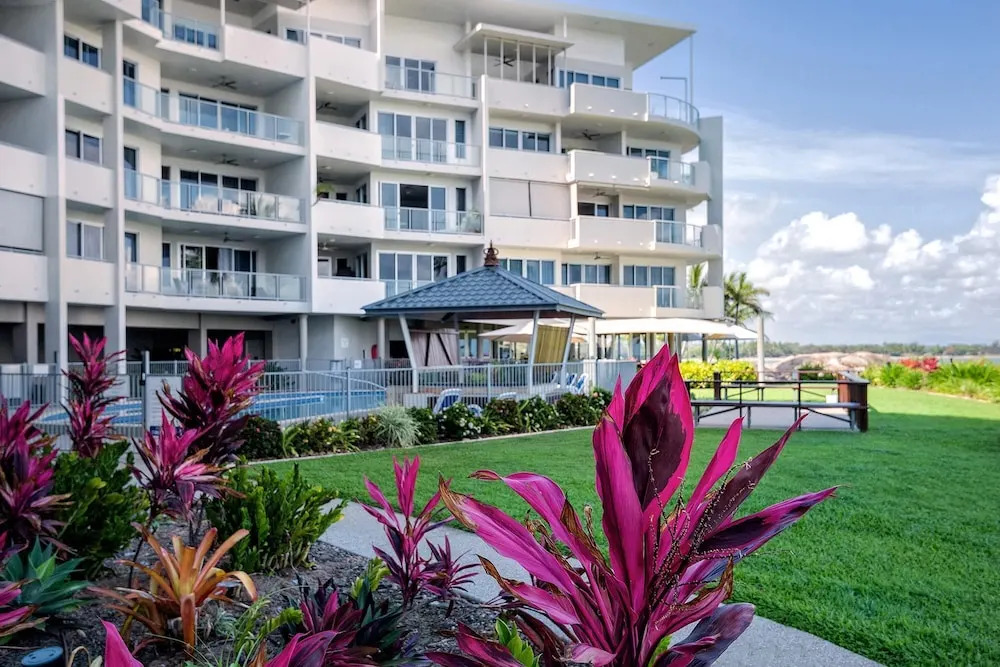 Coral Cove Apartments by null