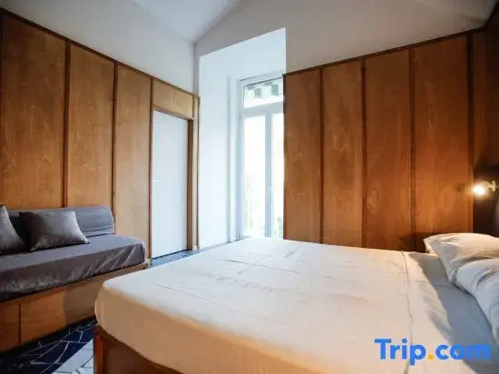 Deluxe Double room (full double bed)