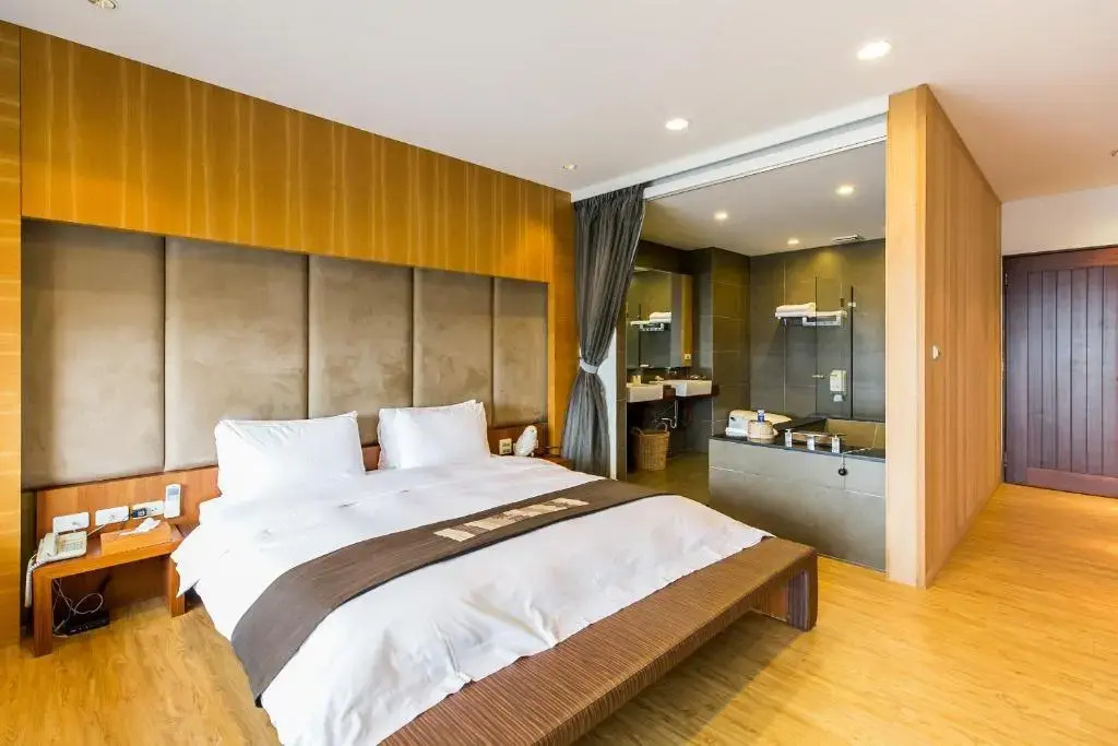 Deluxe Double room (full double bed)