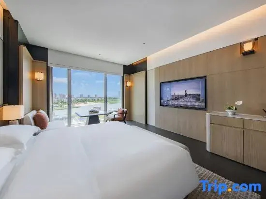 Standard Double room with lake view (full double bed)