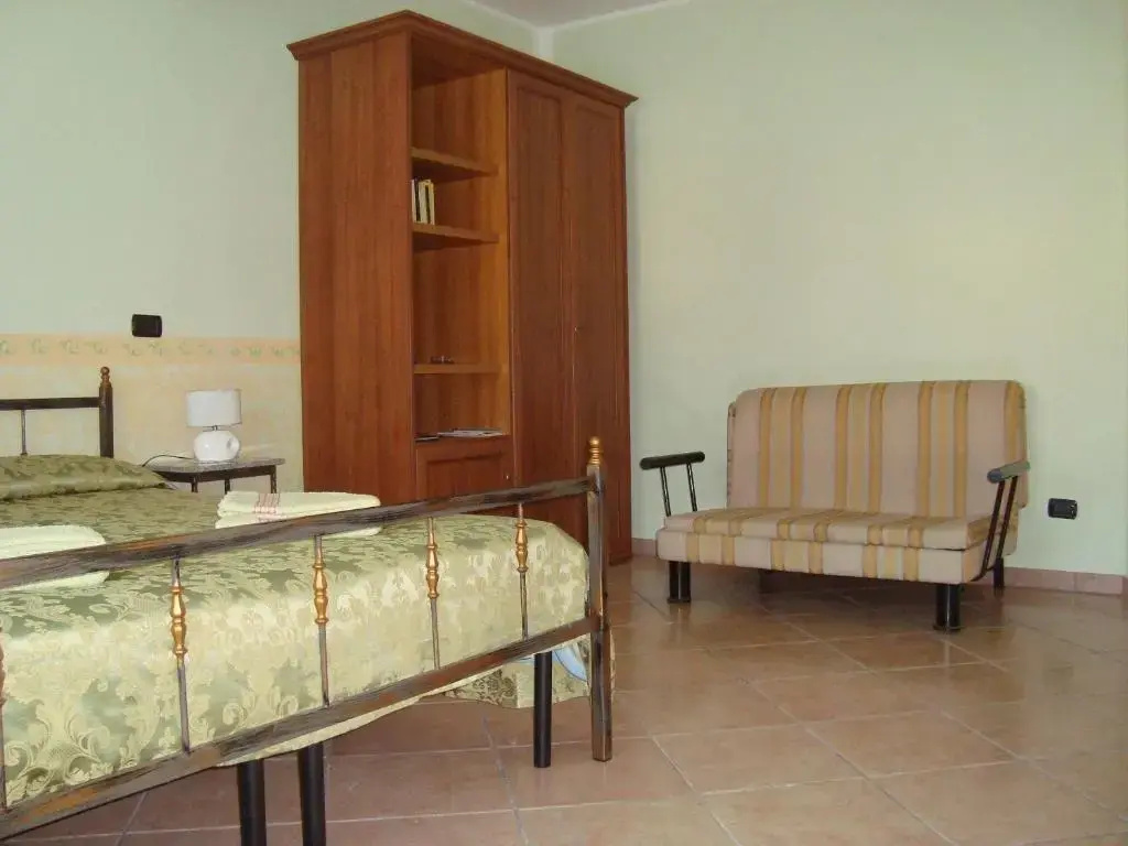 Standard Double room (full double bed)