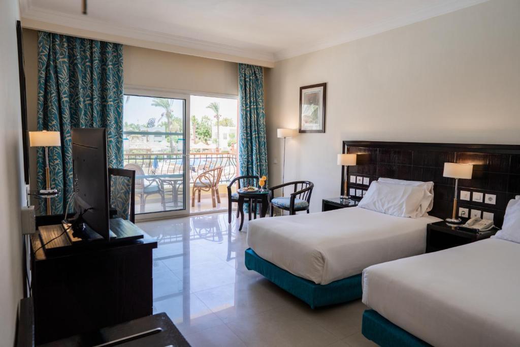 Номер с видом на бассейн в Sierra Sharm El Sheikh Hotel