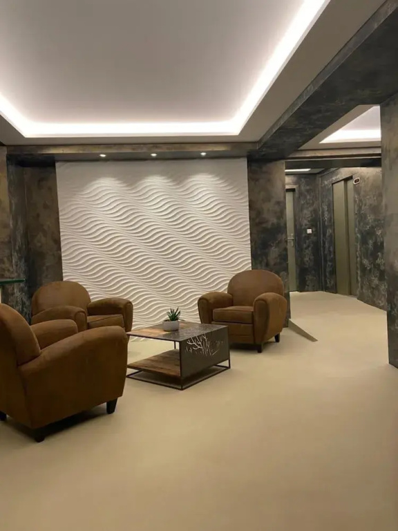 Lobby & Reception