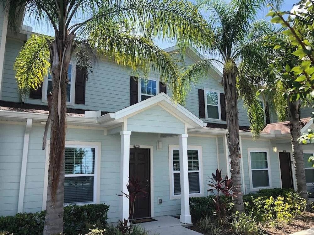 Comfortable 3BR Townhome Near Parks, Great Value