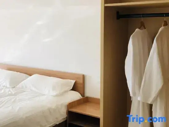 Double Suite (full double bed)