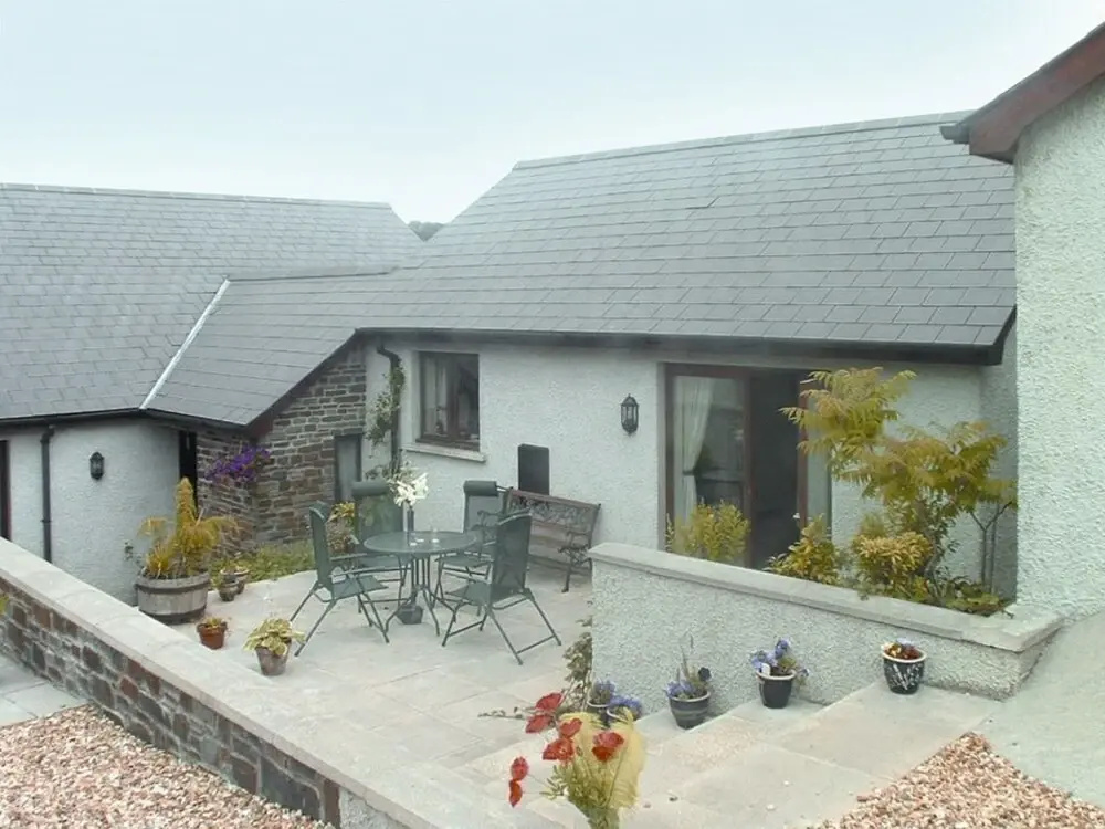 Modern Holiday Home in Wisemans Bridge With Terrace