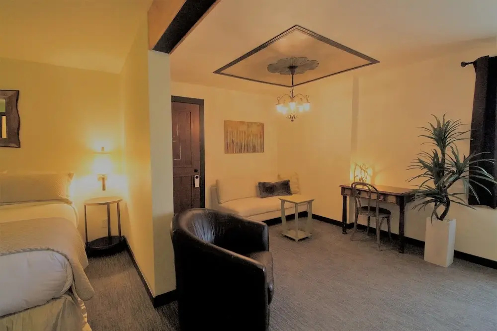 Luxury Suite
