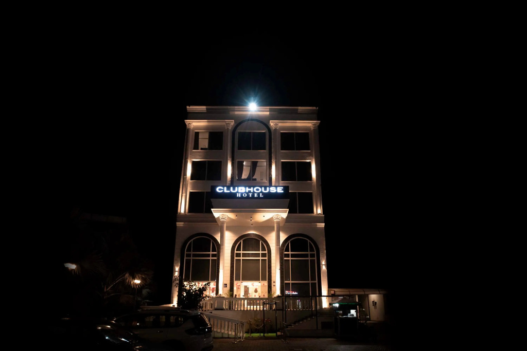 Apartment in Mohali With Rooftop Pool