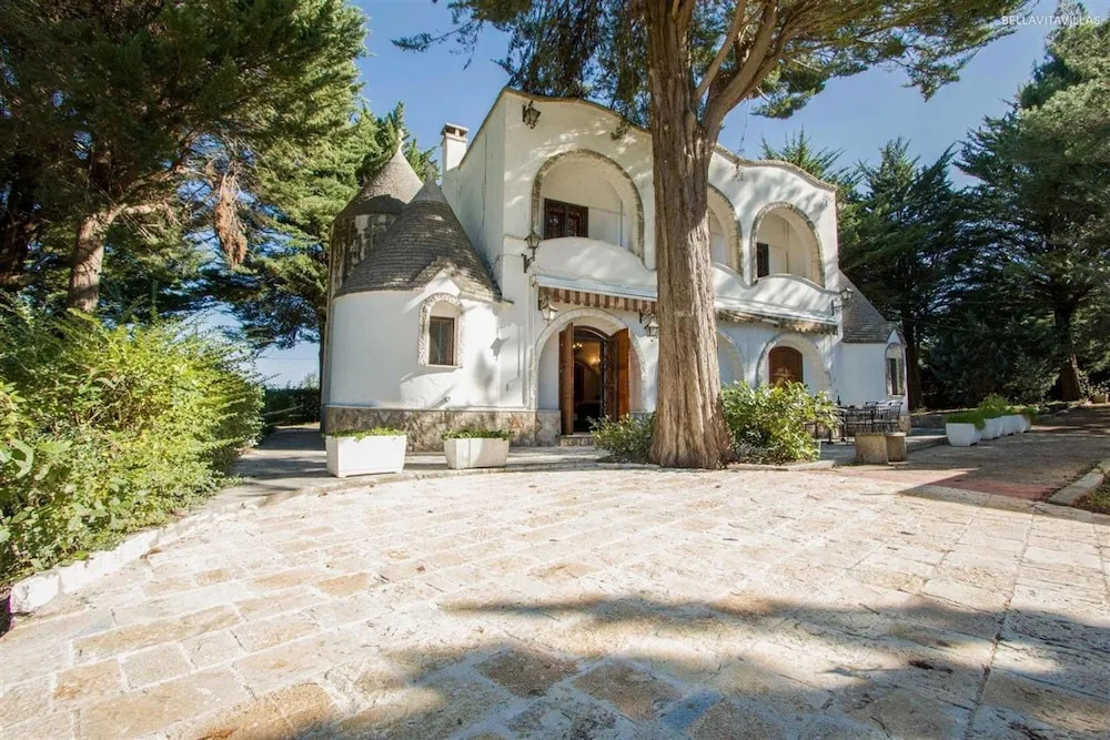 751 Trullo con Piscina e Pineta a Locorotondo