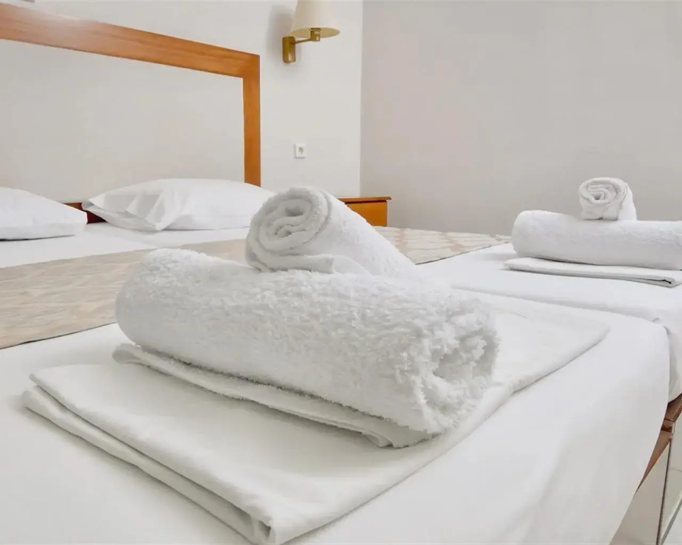 Double room (full double bed)
