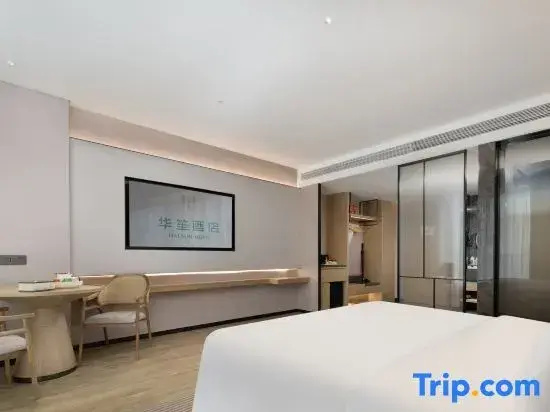 Standard Double room with city view (full double bed)