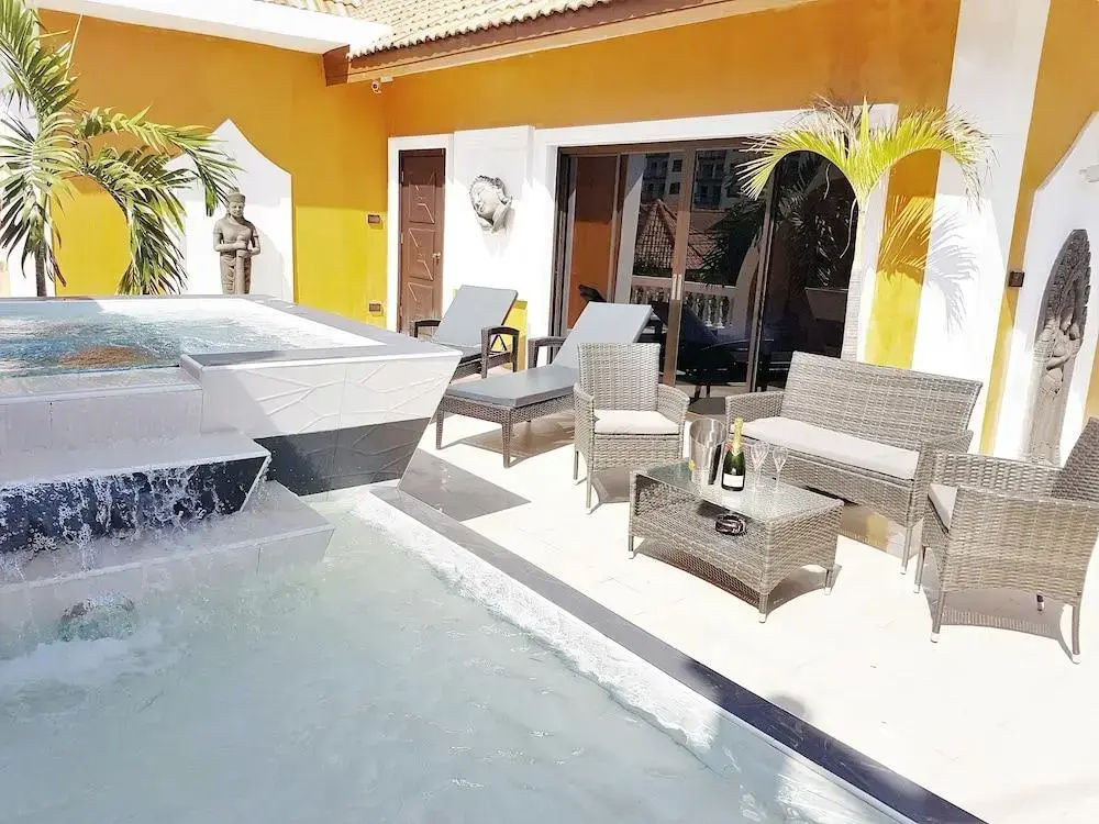 WOWLAND Luxury Pool Villa Pattaya Walking Street