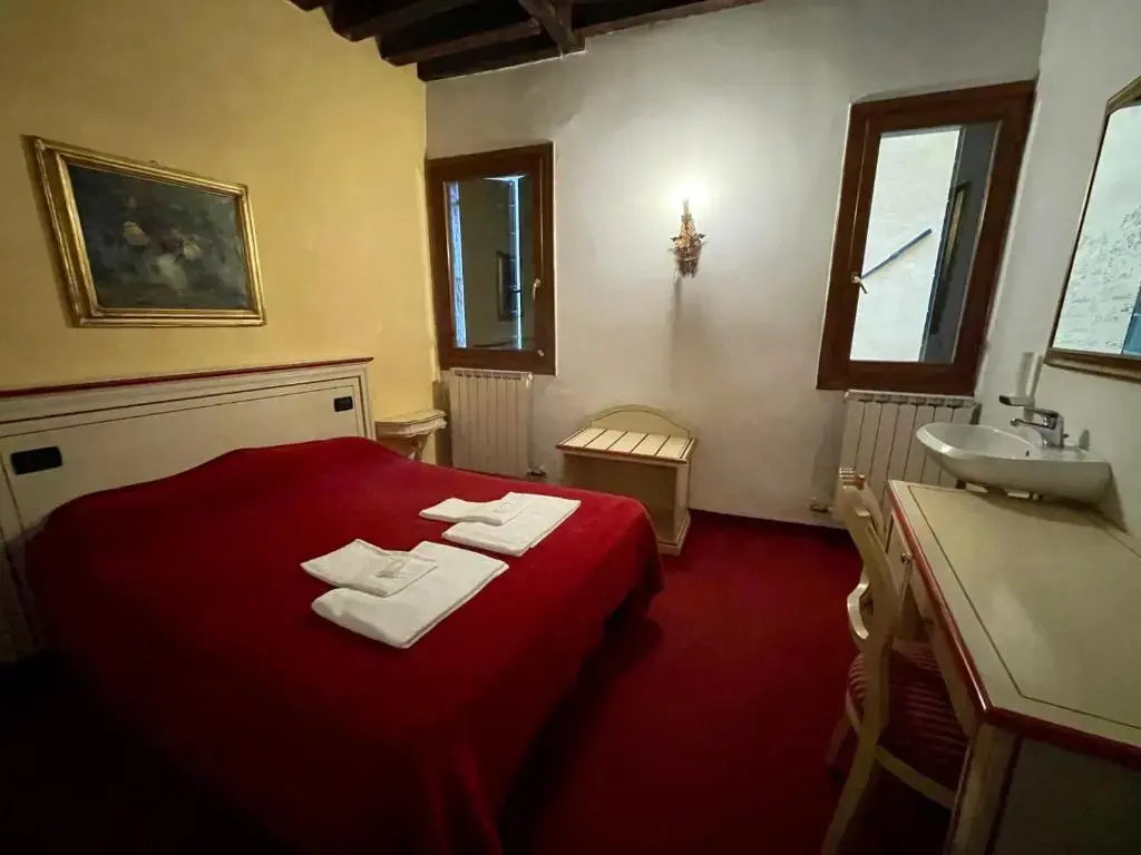 Standard Double room (full double bed)