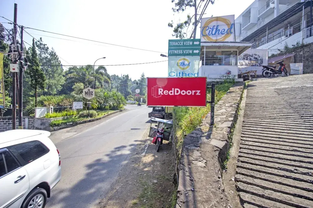 RedDoorz Plus @ Sersan Bajuri 2