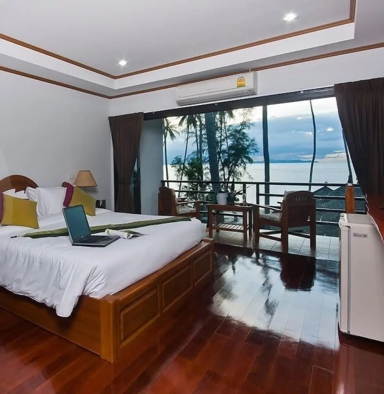Superior room with balcony and with sea view