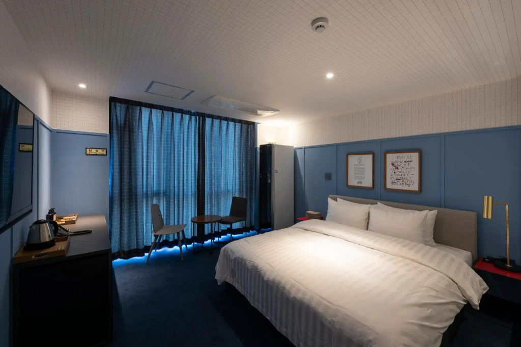 Premium Double room (full double bed)
