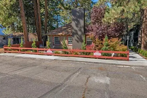 4093 Manzanita Ave Townhouse