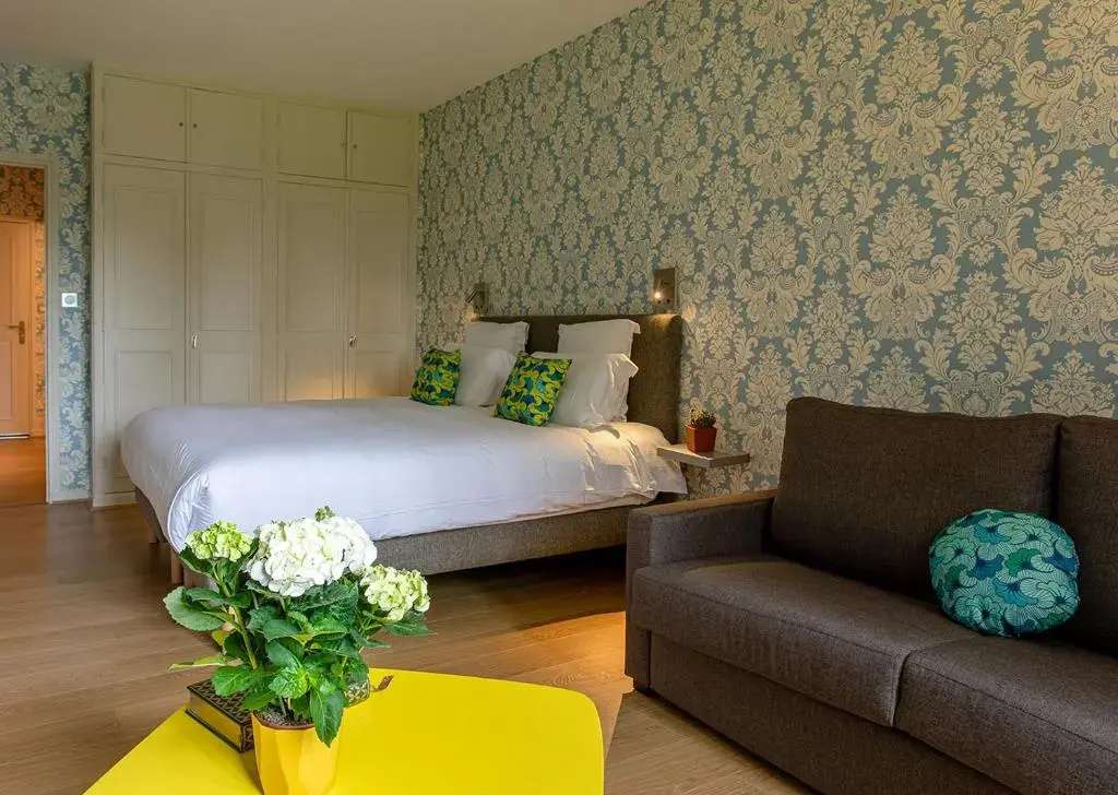 Standard Family room with garden view