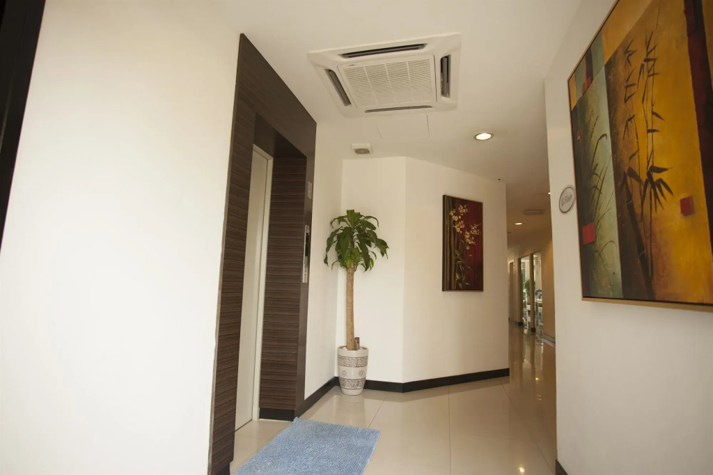 Lobby & Reception