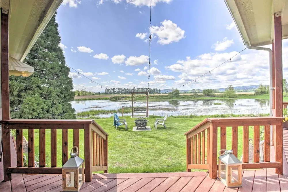 Mcminnville Wine Country Home w/ Hot Tub + Deck
