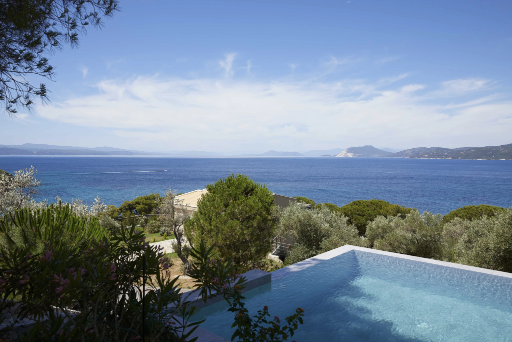 Interconnected Private Pool Suite