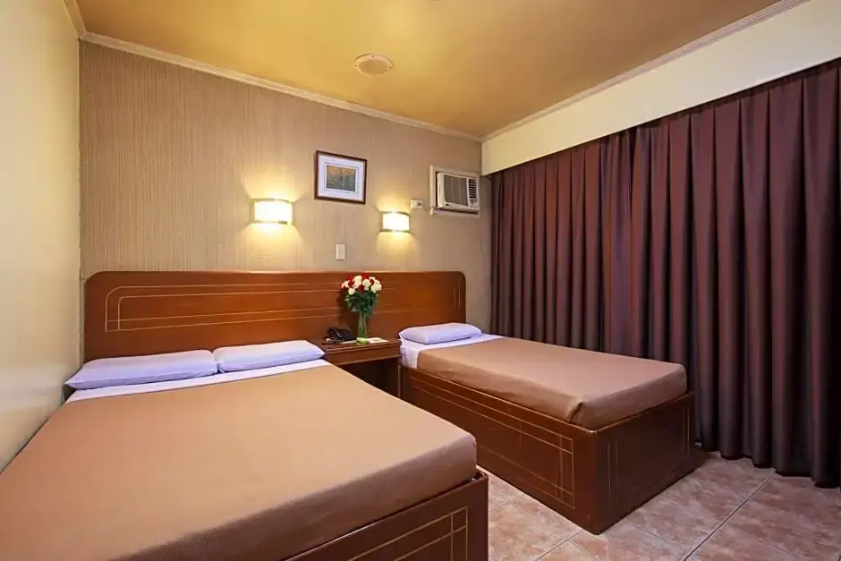 Standard Triple room with view