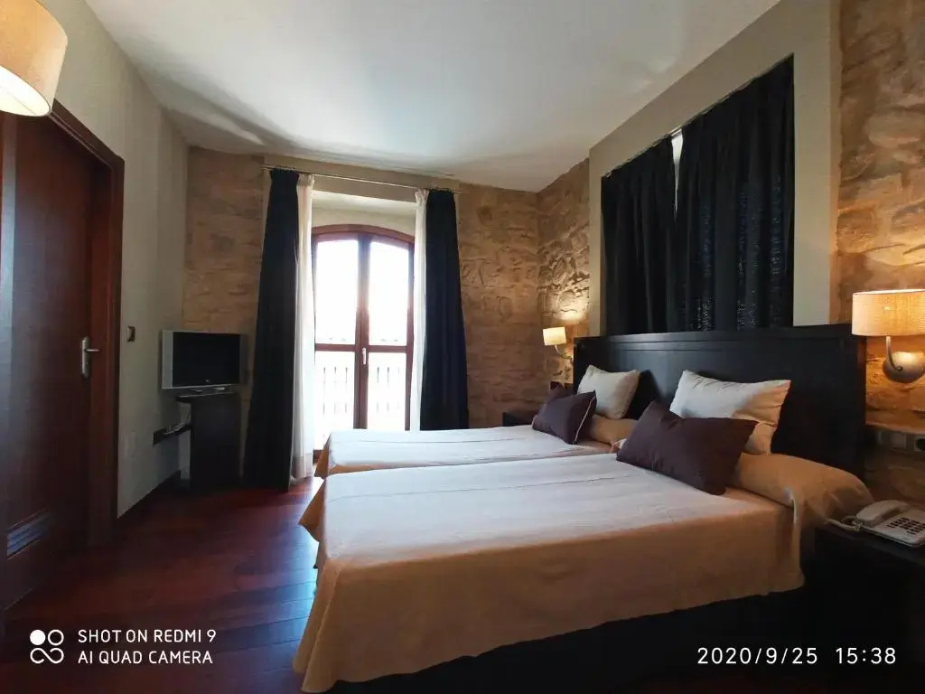 Standard Double room with balcony (full double bed)