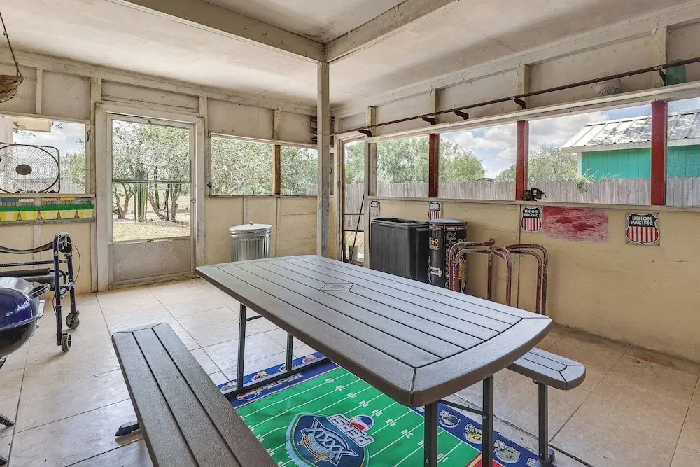 Screened Porch: Remote Harlingen House! — фото
