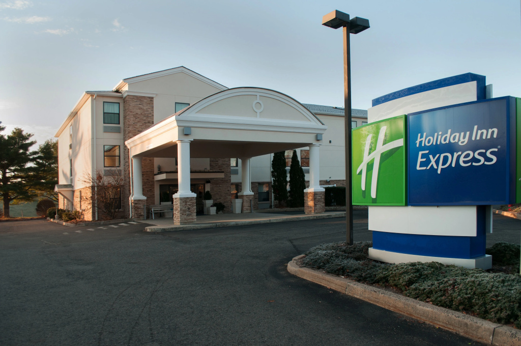 Holiday Inn Express Vernon - Manchester by IHG