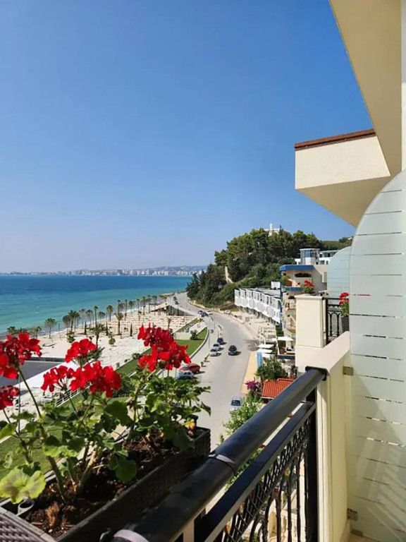 Superior Double room with balcony (full double bed)