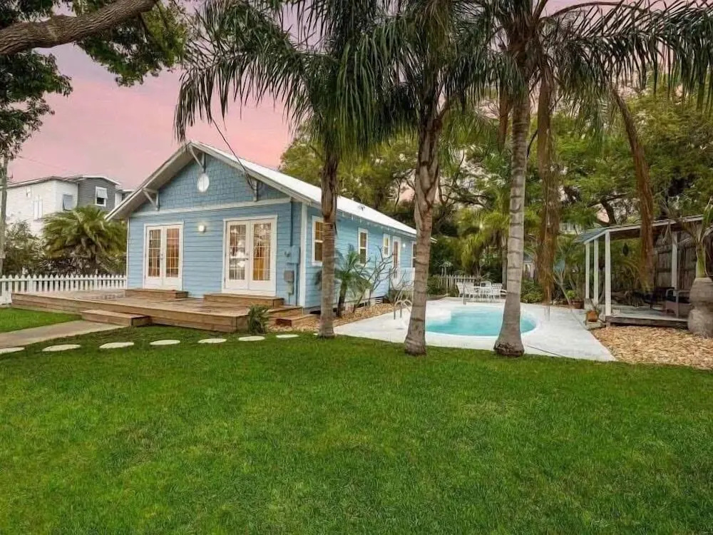 Surfside Oasis ~tropical Pool! Walk to the Beach!