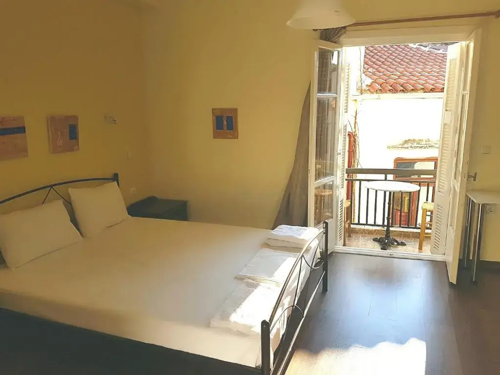 Standard Double room with balcony (full double bed)