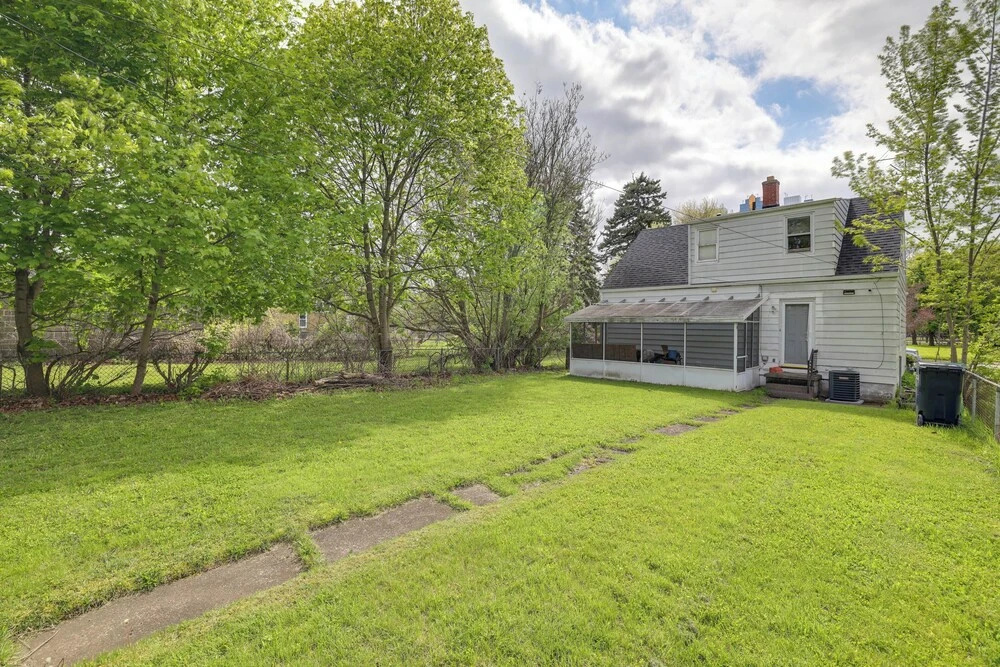 Walk to Falls, Casino! Niagara Family Home w/ Yard