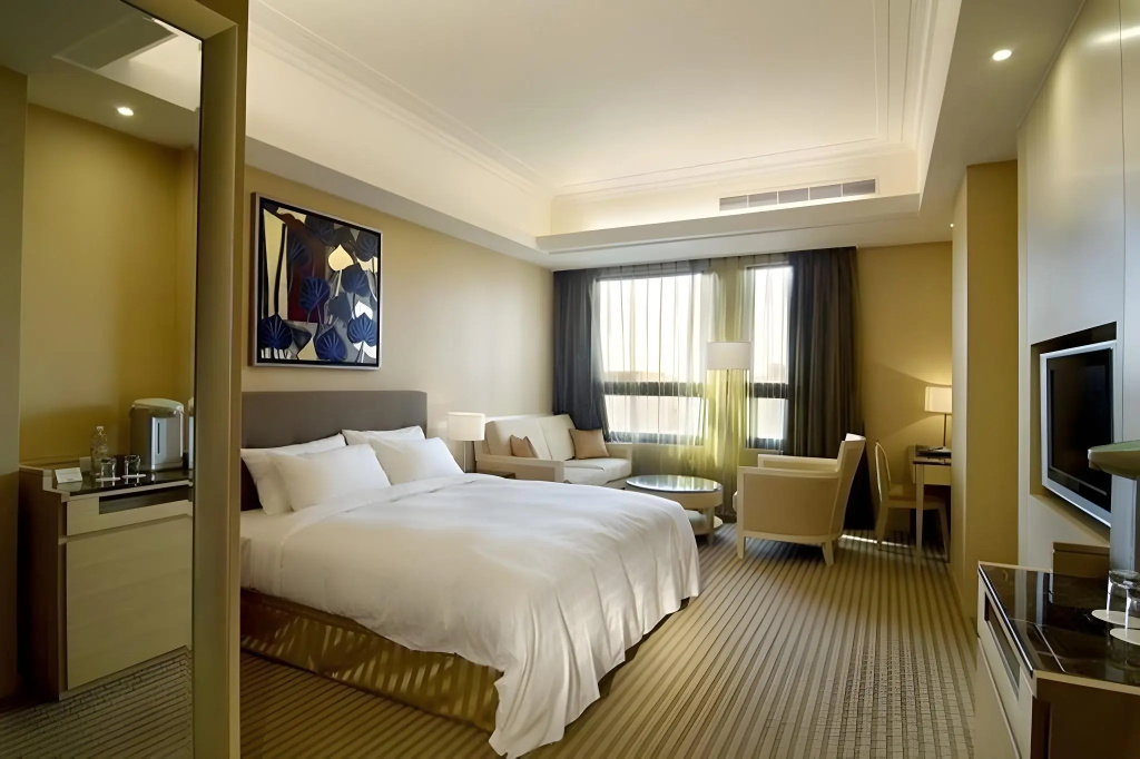 Отель Justwin Grand Hotel в Тайнань