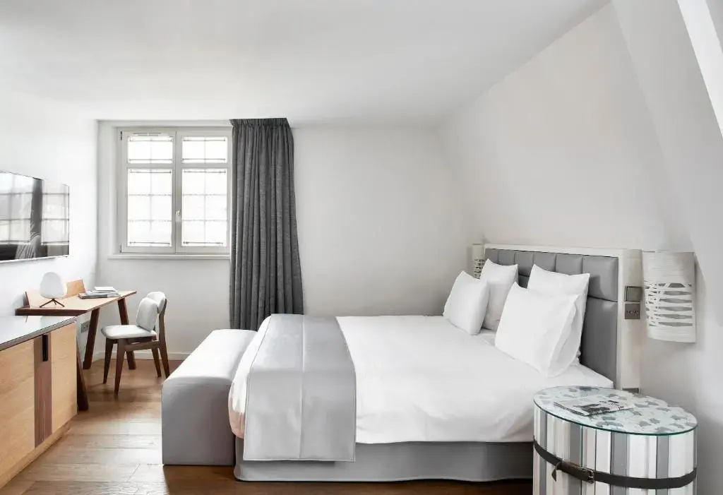 Executive Double room (full double bed)