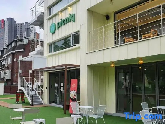 Hongdae I 5-Star & New I 1st floor I Large I Very close